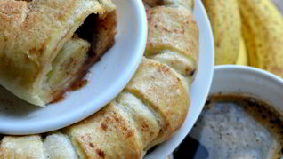 Банановый слоеный рулет