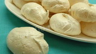 Безе с кокосовой стружкой