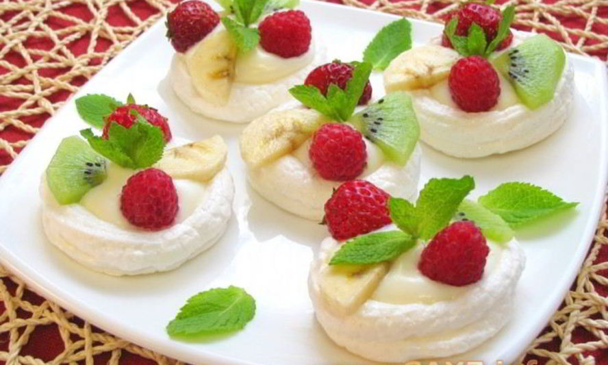 Рецепт безе с кремом и фруктами