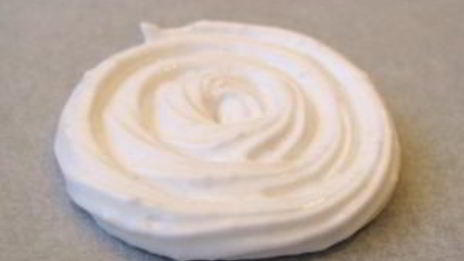 безе с кремом и фруктами