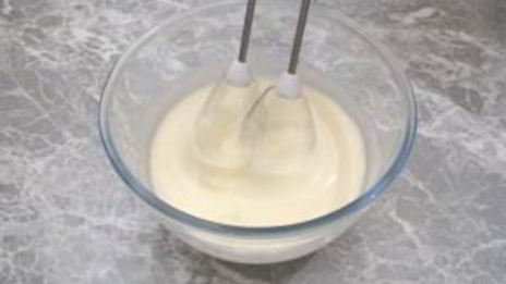 безе с кремом и фруктами