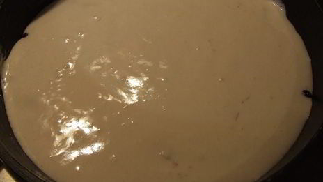 брусничный пай под хрустящим облаком из безе