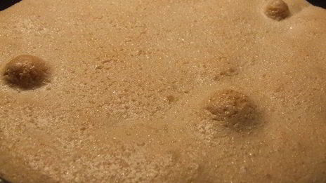 брусничный пай под хрустящим облаком из безе