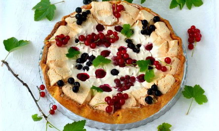 Рецепт галеты с безе и ягодами