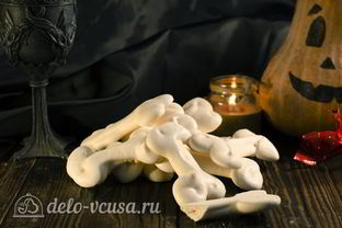 Кости из безе на Хэллоуин
