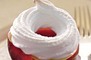 Нектарины с безе