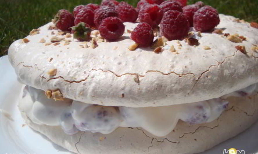 Рецепт торта-безе с творожно-малиновой начинкой