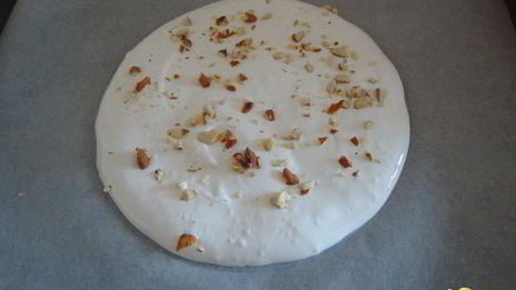 торт-безе с творожно-малиновой начинкой