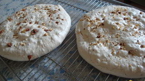 торт-безе с творожно-малиновой начинкой