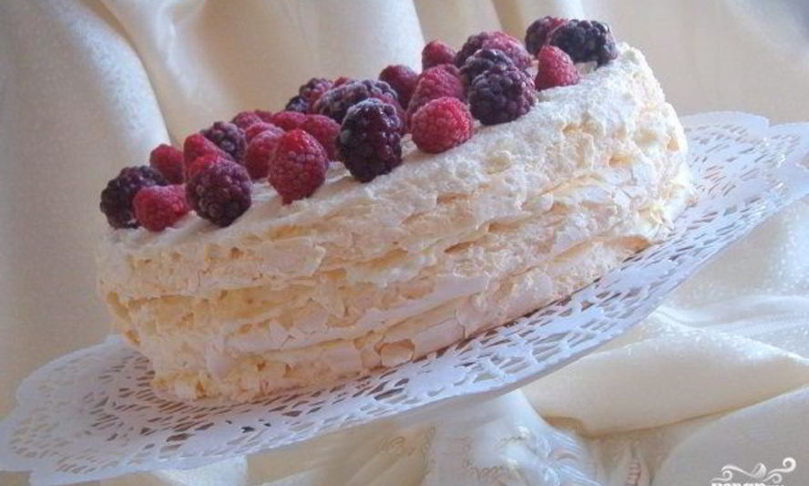 Рецепт торта-безе с ягодами
