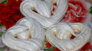 Десерт из взбитых белков