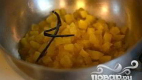 десерт с йогуртом, черносливом и бренди