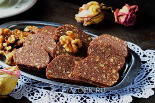 Колбаса шоколадная из печенья со сгущенкой