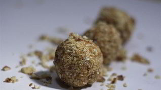 Конфеты из фундука и сухофруктов