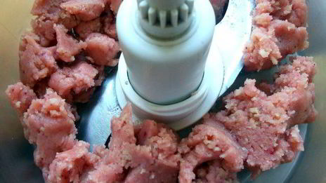 розовые марципановые конфеты