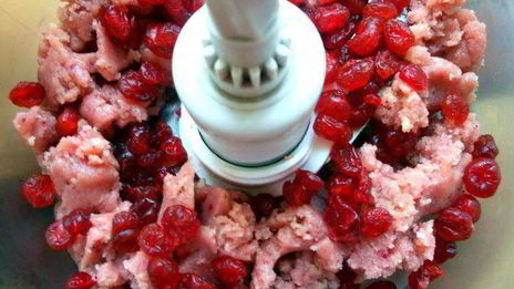 розовые марципановые конфеты