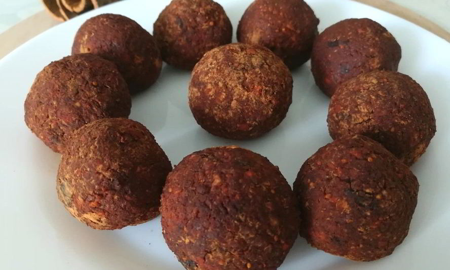 Рецепт сыроедческих конфет из моркови, сухофруктов и орехов