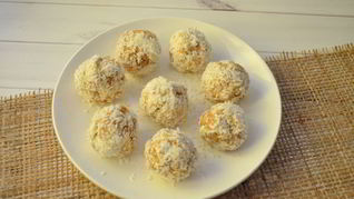 Творожные конфеты с кокосом и арахисовой пастой