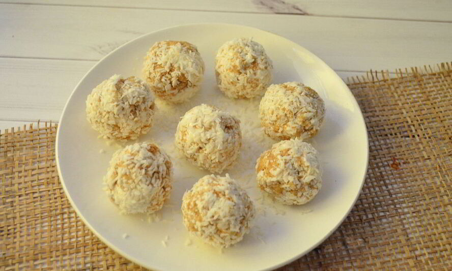 Рецепт творожных конфет с кокосом и арахисовой пастой