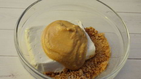 творожные конфеты с кокосом и арахисовой пастой