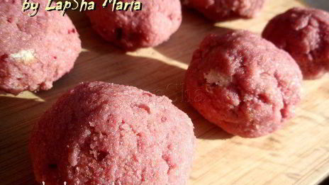 вишневые бисквитные конфеты в шоколаде