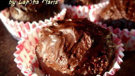 вишневые бисквитные конфеты в шоколаде