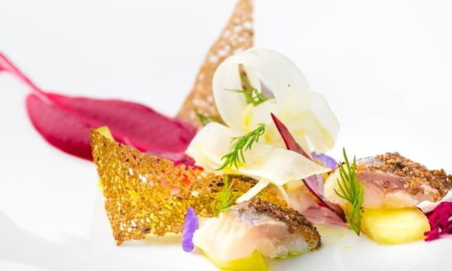 Рецепт атлантической сельди с тар-таром из яблок и кремом из хрена