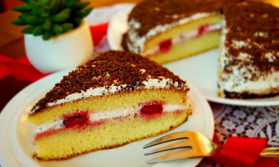 Рецепт бисквита на горячем молоке со сметанно-йогуртовым кремом