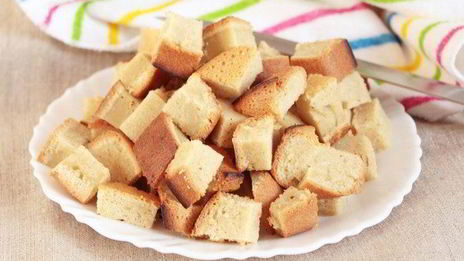 бисквит с клубникой и сливочным кремом