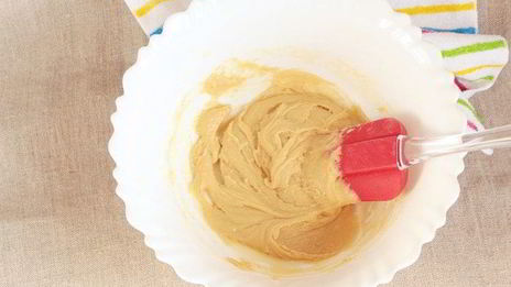 бисквит с клубникой и сливочным кремом