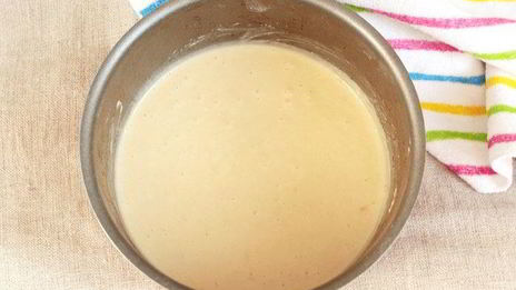 бисквит с клубникой и сливочным кремом