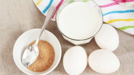 бисквит с клубникой и сливочным кремом