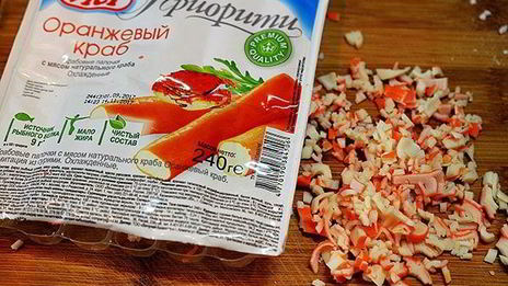 блинные рулетики с крабовым кремом и семгой