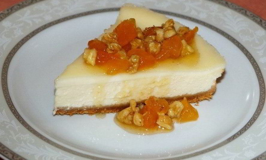 Рецепт чизкейка со сметанным кремом, курагой и медом