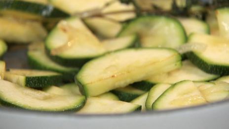 фунчоза с кремом из цукини и курицей