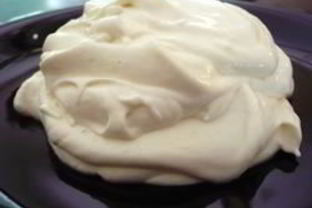 Крем из взбитых сливок и сметаны