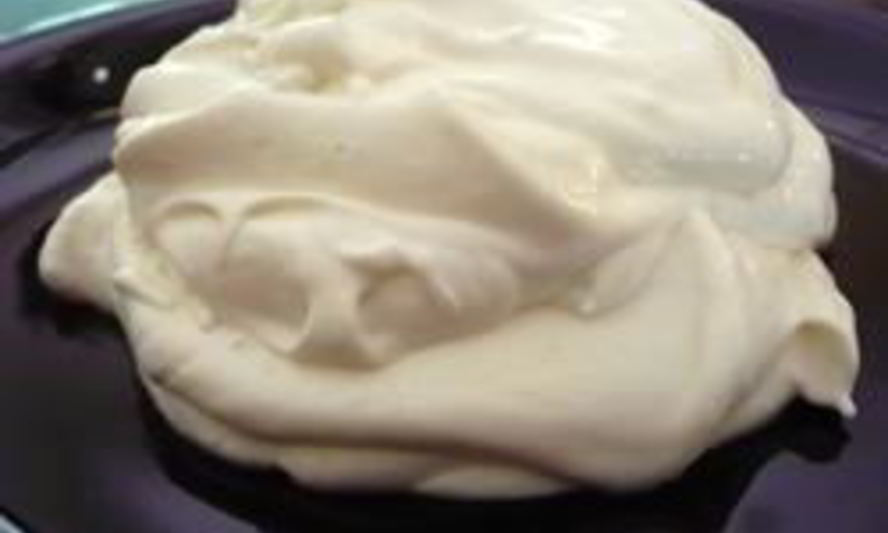 Рецепт крема из взбитых сливок и сметаны