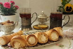 Слоеные трубочки с белковым кремом