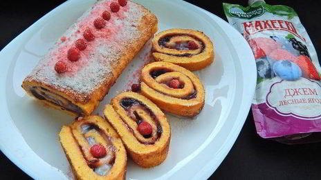 тыквенный рулет с джемом и кремом