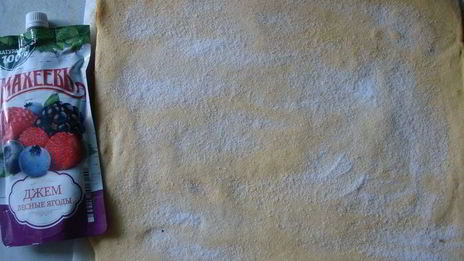 тыквенный рулет с джемом и кремом