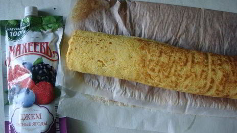 тыквенный рулет с джемом и кремом