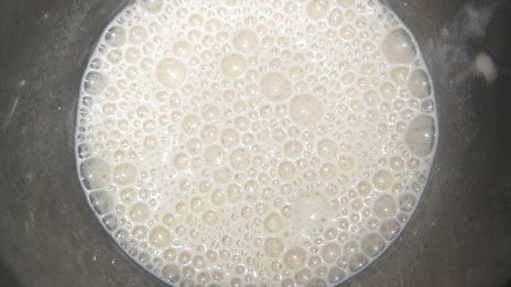 ванильный крем в шоколадных стаканчиках