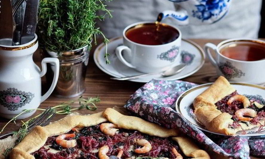 Рецепт галеты со шпинатом, луковым мармеладом и креветками