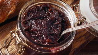 Луковый мармелад с красным вином и бальзамиком