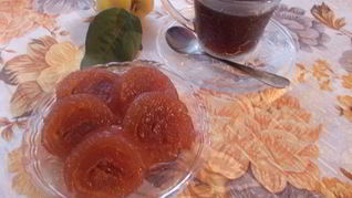 Яблочный мармеладный рулет