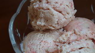 Клубничное мороженое