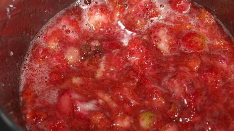 клубничное мороженое