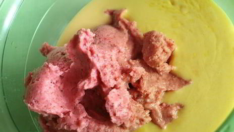 клубничное мороженое