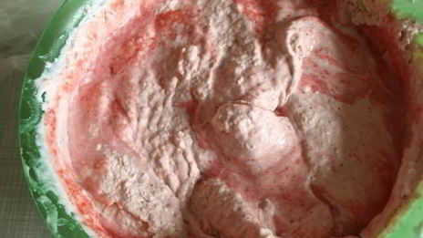 клубничное мороженое