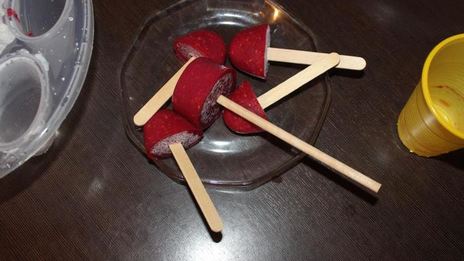 молочное мороженое с малиновым конфи